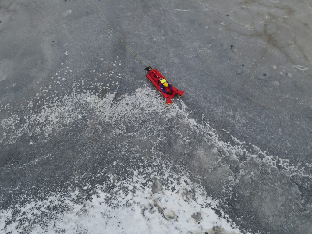 Eisrettungsschlitten Drohnenaufnahme