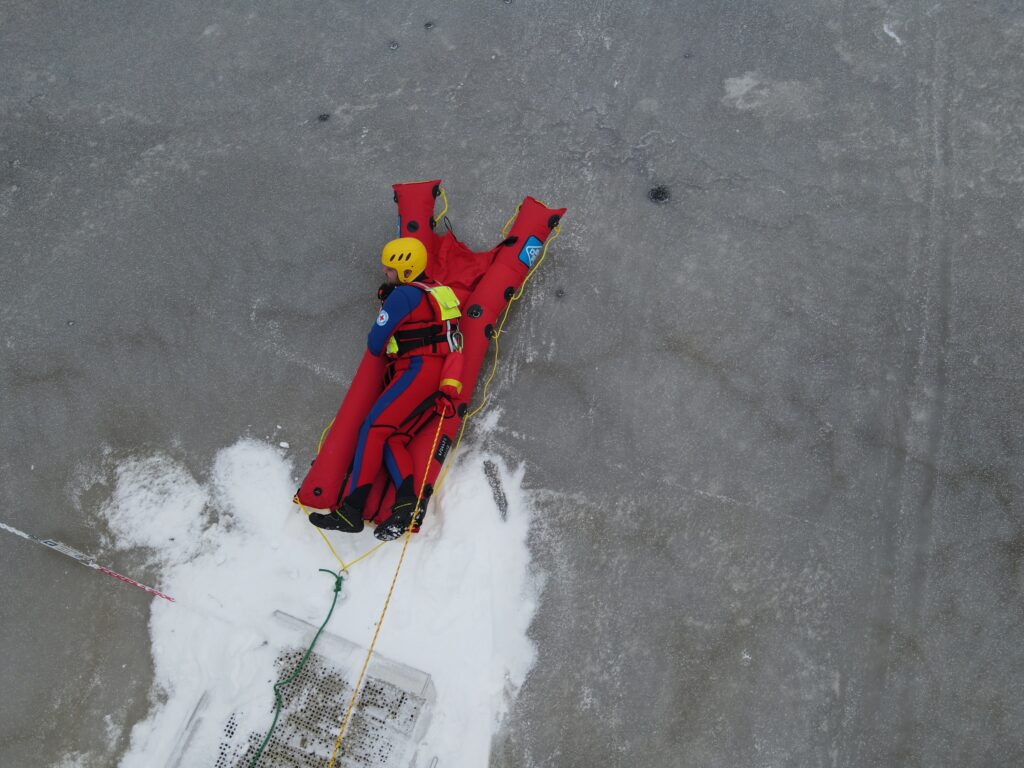 Eisrettungsschlitten Drohnenaufnahme